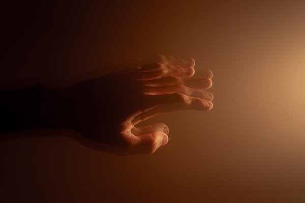 Déjouer la maladie de Parkinson: comprendre les symptômes, découvrir les causes et explorer les traitements innovants