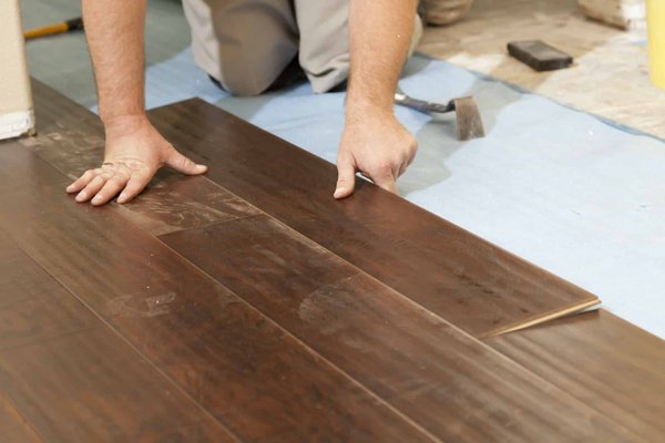 Parquet stratifié : quelles sont les étapes de posage ?